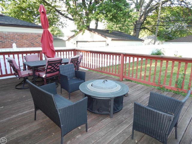 27200 Larchmont Street, Saint Clair Shores, MI 48081