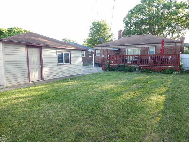 27200 Larchmont Street, Saint Clair Shores, MI 48081