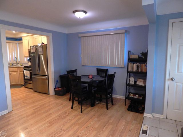 27200 Larchmont Street, Saint Clair Shores, MI 48081