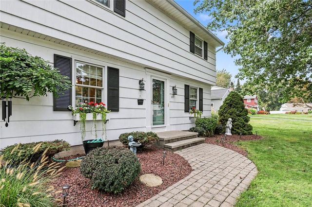 277 Country Shire Drive, Greece, NY 14626