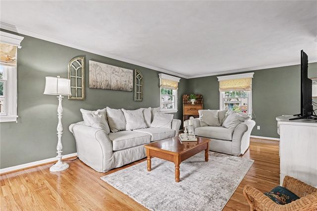 277 Country Shire Drive, Greece, NY 14626