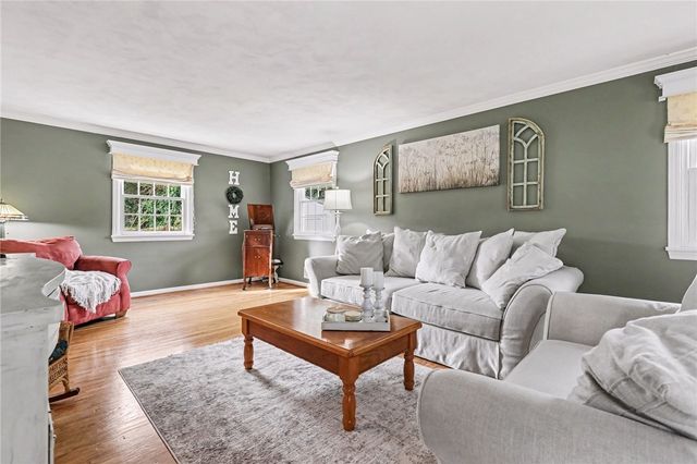 277 Country Shire Drive, Greece, NY 14626