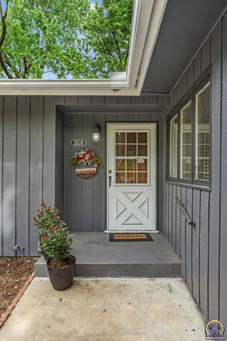 2830 SW Indian Trail, Topeka, KS 66614