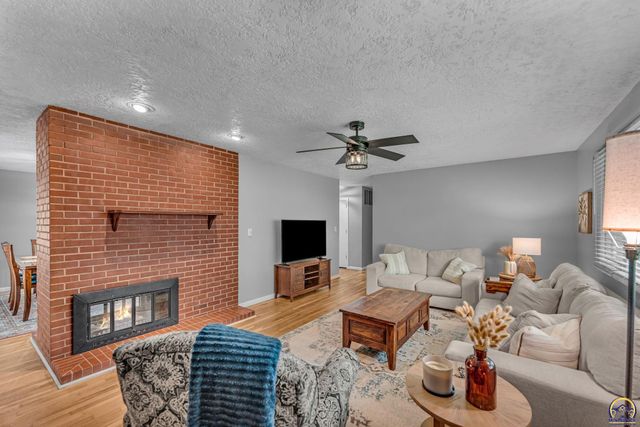 2830 SW Indian Trail, Topeka, KS 66614