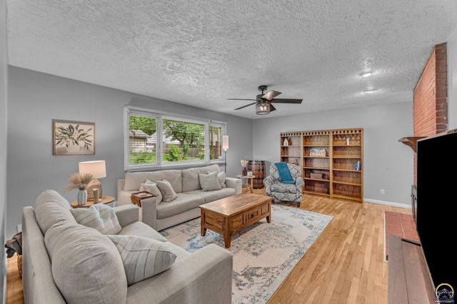 2830 SW Indian Trail, Topeka, KS 66614