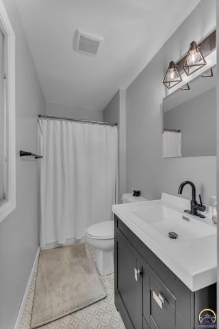 2830 SW Indian Trail, Topeka, KS 66614