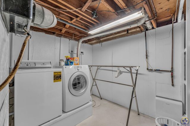 2830 SW Indian Trail, Topeka, KS 66614