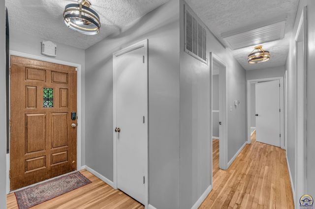 2830 SW Indian Trail, Topeka, KS 66614