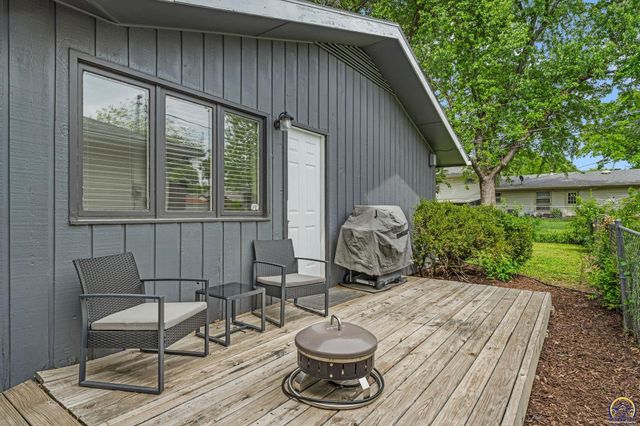 2830 SW Indian Trail, Topeka, KS 66614