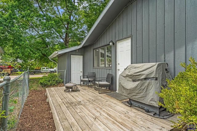 2830 SW Indian Trail, Topeka, KS 66614