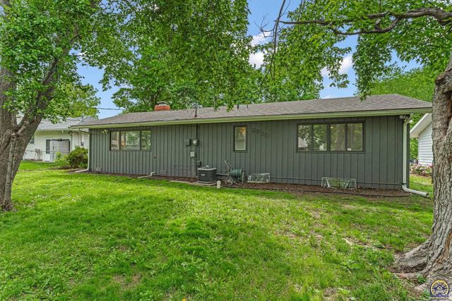 2830 SW Indian Trail, Topeka, KS 66614