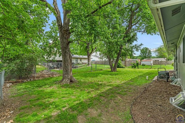 2830 SW Indian Trail, Topeka, KS 66614