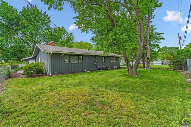 2830 SW Indian Trail, Topeka, KS 66614