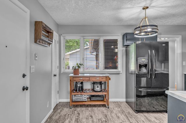 2830 SW Indian Trail, Topeka, KS 66614
