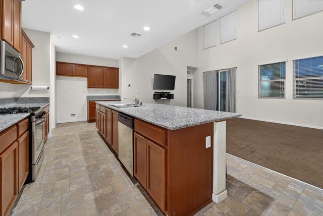 4910 E Alexander Ave, Fresno, CA 93725