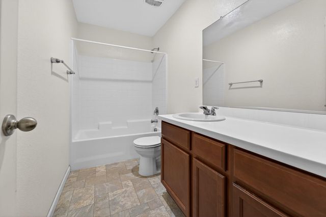 4910 E Alexander Ave, Fresno, CA 93725