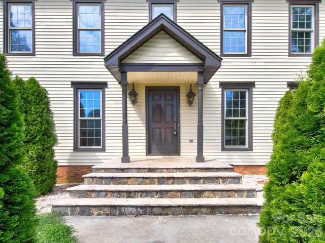 1401 Heatherloch Drive, Gastonia, NC 28054