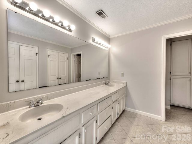 1401 Heatherloch Drive, Gastonia, NC 28054