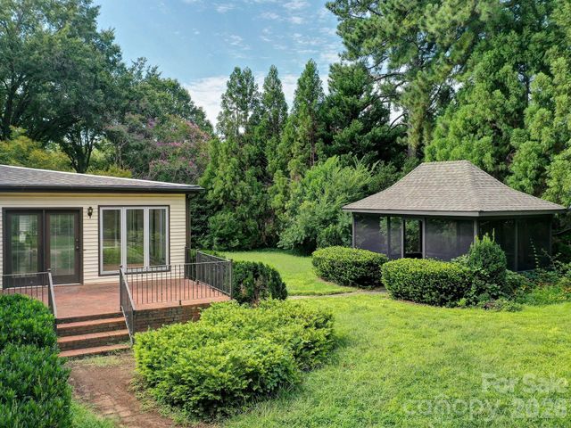 1401 Heatherloch Drive, Gastonia, NC 28054