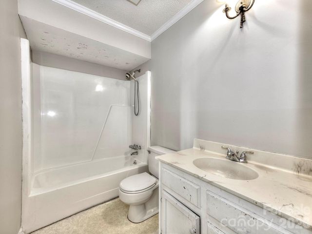 1401 Heatherloch Drive, Gastonia, NC 28054