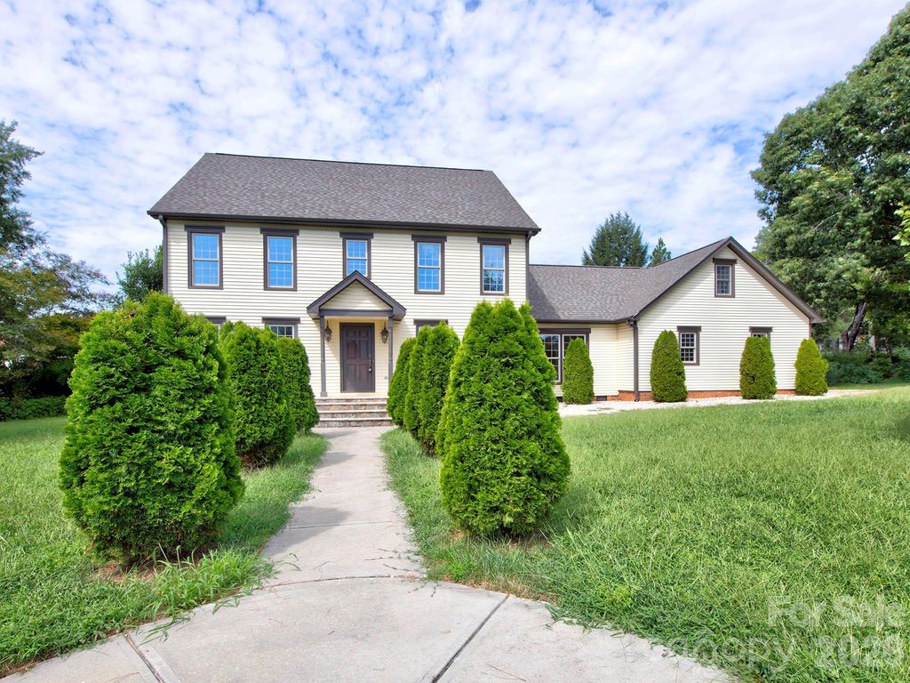 1401 Heatherloch Drive, Gastonia, NC 28054