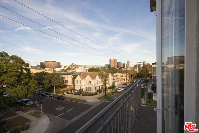 8610 Chalmers Drive 406, Los Angeles, CA 90035