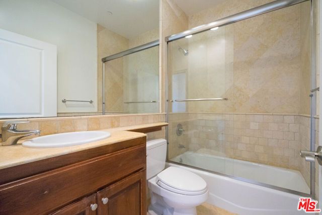 8610 Chalmers Drive 406, Los Angeles, CA 90035