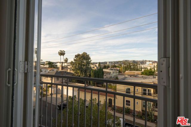 8610 Chalmers Drive 406, Los Angeles, CA 90035