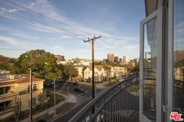 8610 Chalmers Drive 406, Los Angeles, CA 90035