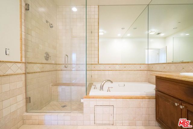 8610 Chalmers Drive 406, Los Angeles, CA 90035