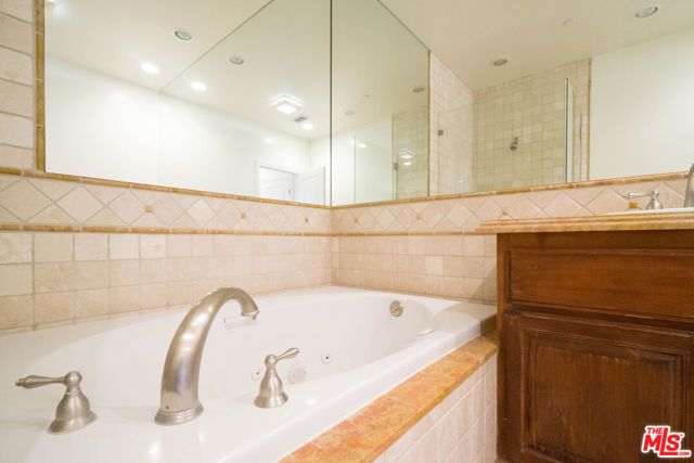 8610 Chalmers Drive 406, Los Angeles, CA 90035