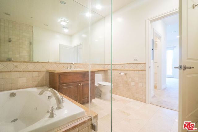 8610 Chalmers Drive 406, Los Angeles, CA 90035