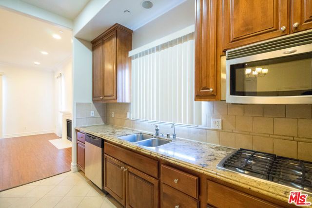 8610 Chalmers Drive 406, Los Angeles, CA 90035