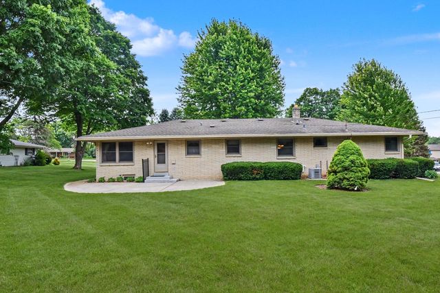 895 Copenhill DRIVE, Waukesha, WI 53186