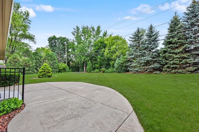 895 Copenhill DRIVE, Waukesha, WI 53186