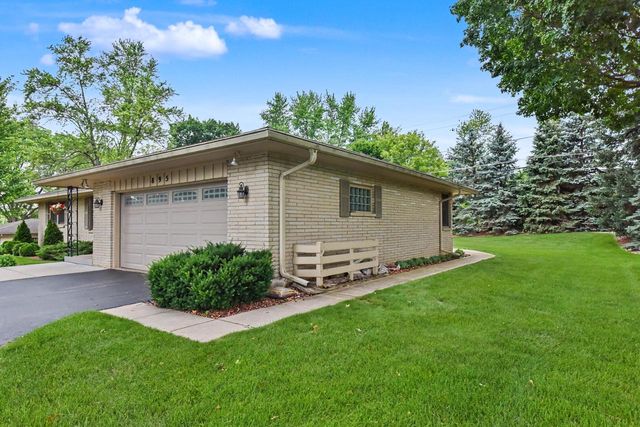 895 Copenhill DRIVE, Waukesha, WI 53186