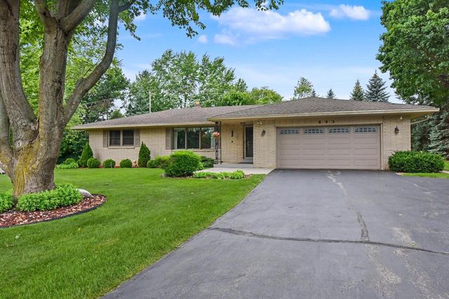895 Copenhill DRIVE, Waukesha, WI 53186