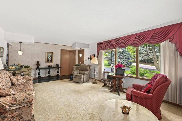 895 Copenhill DRIVE, Waukesha, WI 53186