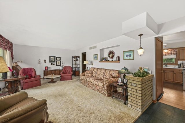 895 Copenhill DRIVE, Waukesha, WI 53186