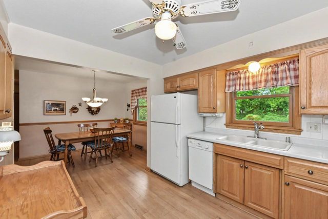 895 Copenhill DRIVE, Waukesha, WI 53186