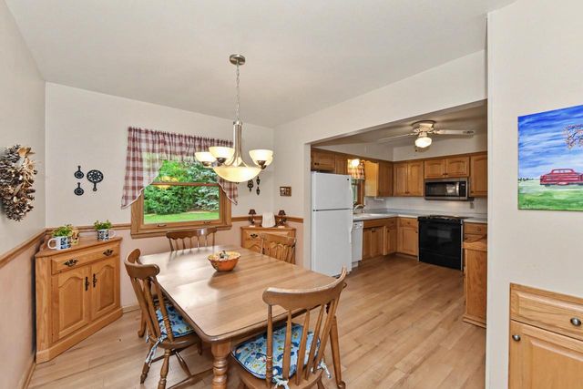 895 Copenhill DRIVE, Waukesha, WI 53186