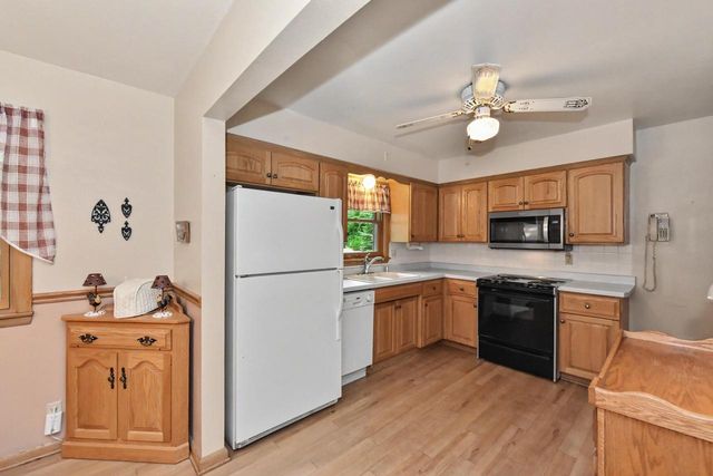 895 Copenhill DRIVE, Waukesha, WI 53186