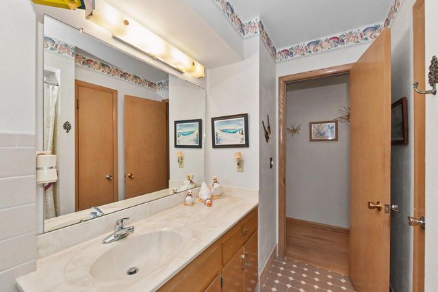 895 Copenhill DRIVE, Waukesha, WI 53186