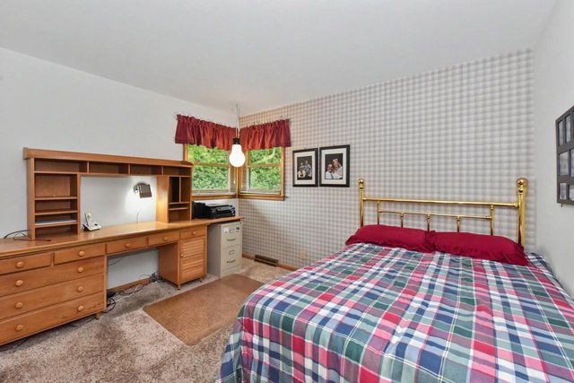 895 Copenhill DRIVE, Waukesha, WI 53186