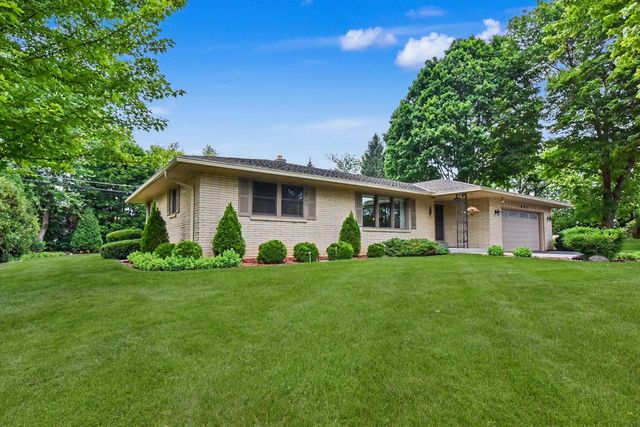 895 Copenhill DRIVE, Waukesha, WI 53186