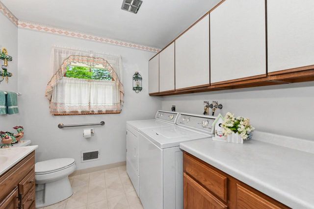 895 Copenhill DRIVE, Waukesha, WI 53186