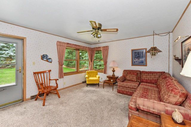 895 Copenhill DRIVE, Waukesha, WI 53186