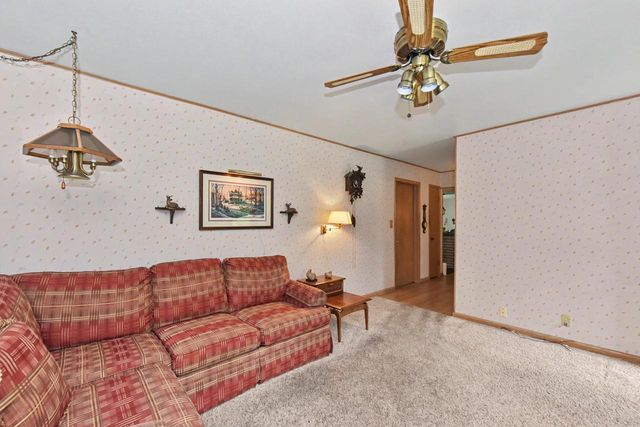 895 Copenhill DRIVE, Waukesha, WI 53186