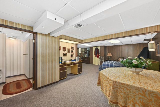 895 Copenhill DRIVE, Waukesha, WI 53186