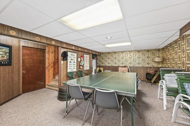 895 Copenhill DRIVE, Waukesha, WI 53186